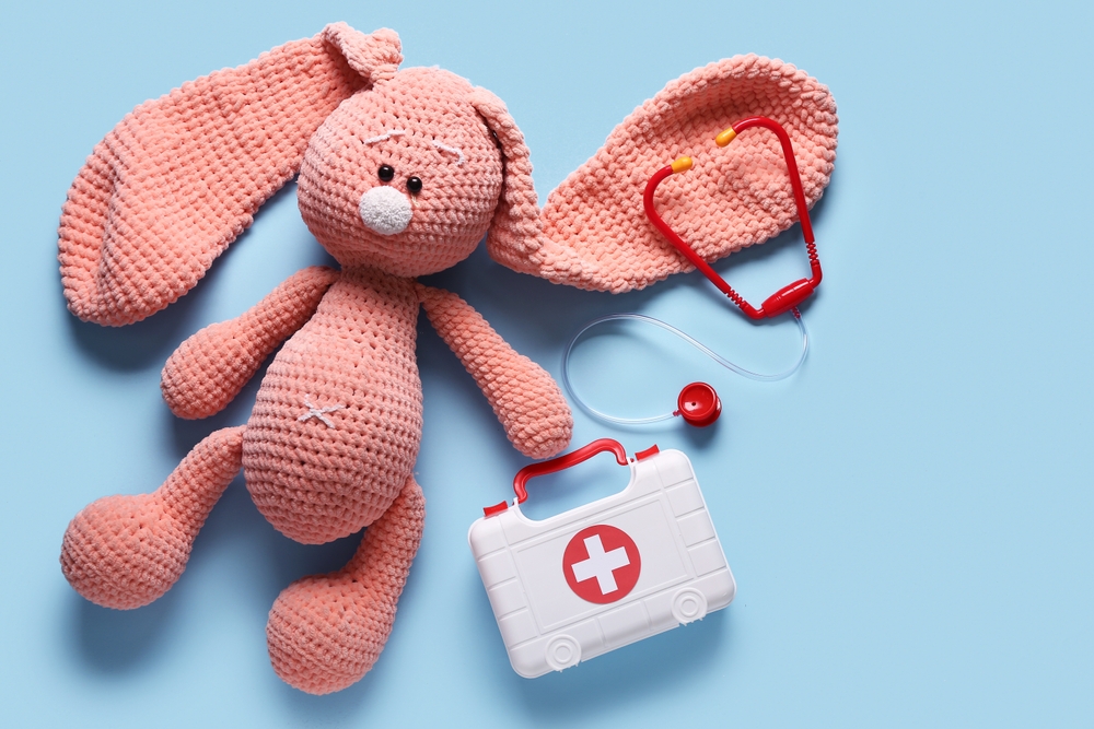 toy-first-aid-kit-bunny-stethoscope